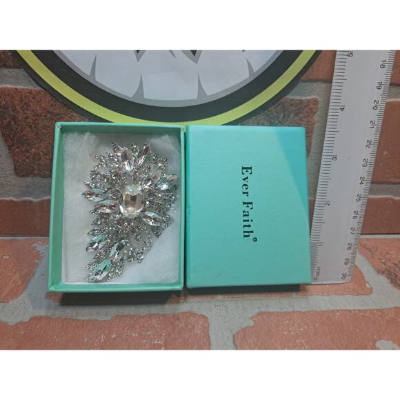 Crystal Siler Tone 3' Brooch Ever Faith - Picture 1 of 2